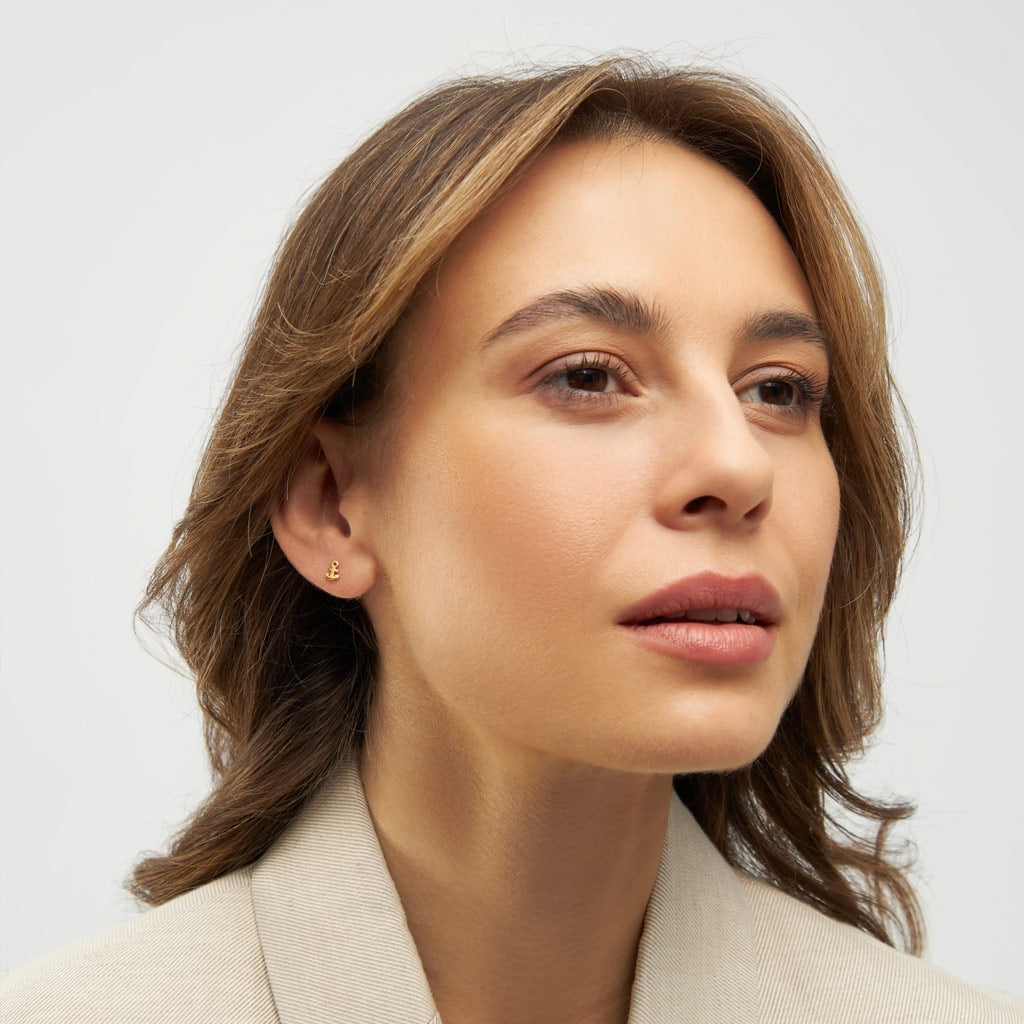 LULU Copenhagen Anchor örhänge 1 st Ear stud, 1 pcs Guldpläterad