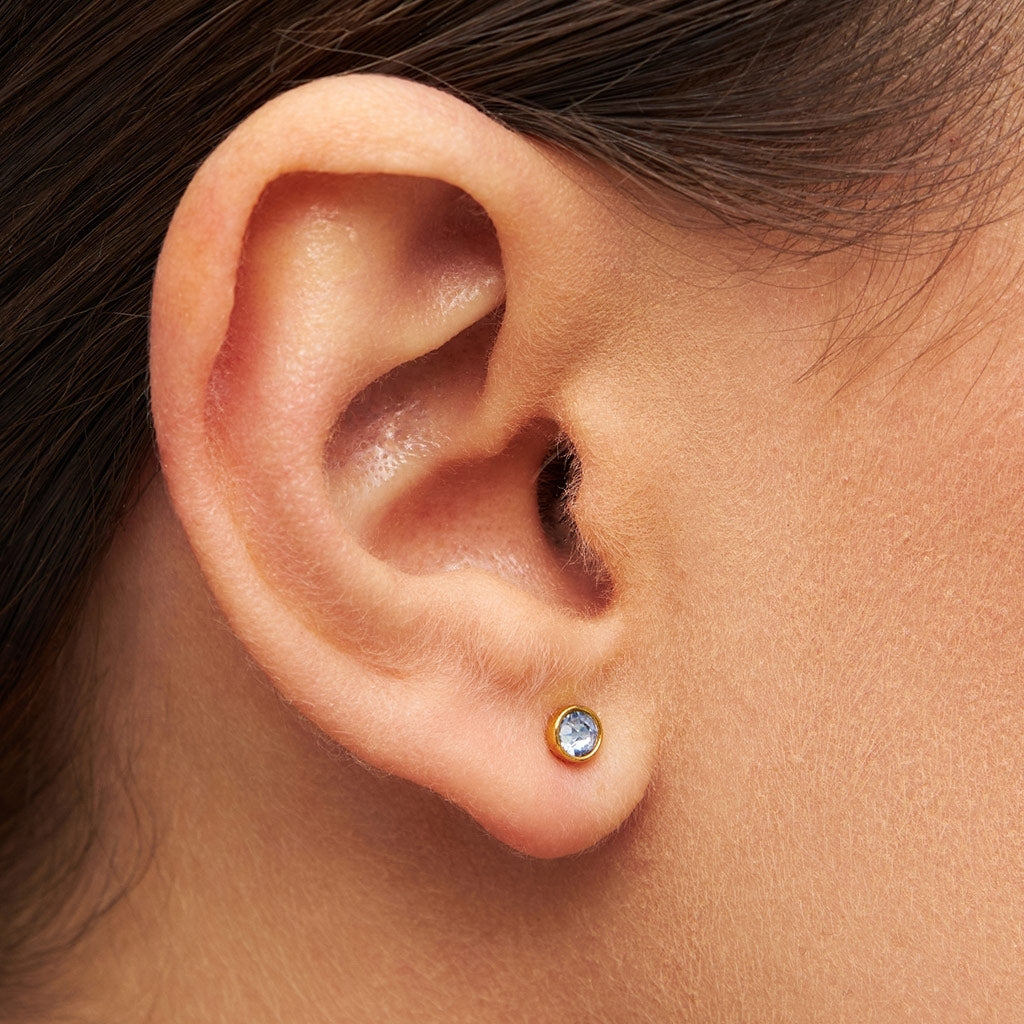 LULU Copenhagen Bling örhÀnge 1 st guldplÀterad Ear stud, 1 pcs LjusblÄ
