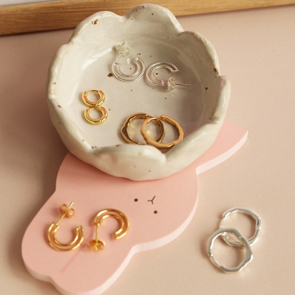 LULU Copenhagen Buckle Hoops Small par Hoops GuldplÀterad