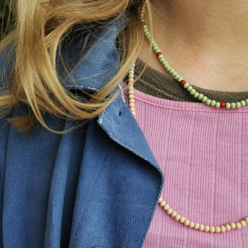 LULU Copenhagen Color Ball Halsband kort Necklaces Silk Light Green/Passion Red