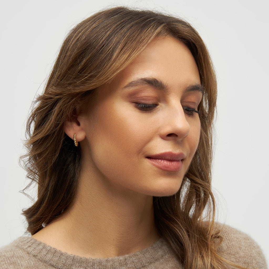 LULU Copenhagen Color Ball Hoops Small par Hoops GuldplÀterad