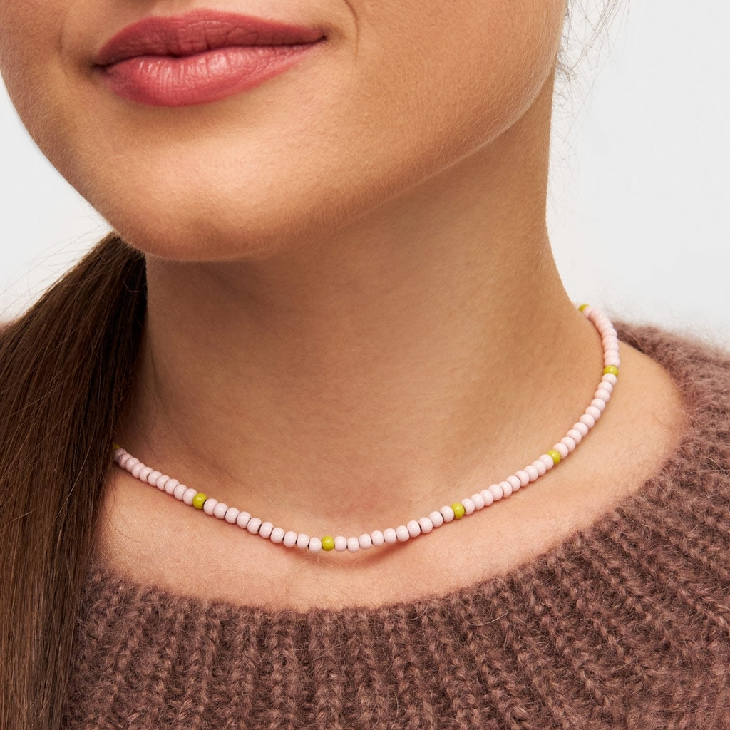LULU Copenhagen Color Ball Halsband kort Necklaces Silke Light Pink/ Lime