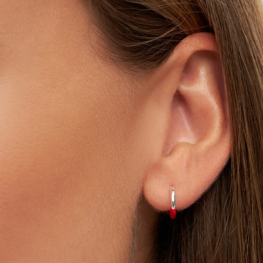 LULU Copenhagen Color Hoop Half Dip 1 st silverpläterad Hoops Passion Red