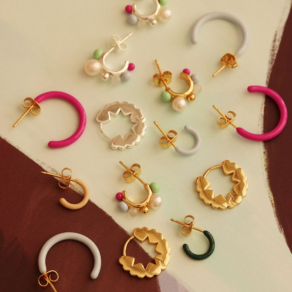 LULU Copenhagen Color Hoops Medium par Hoops Electric Fuchsia Pink