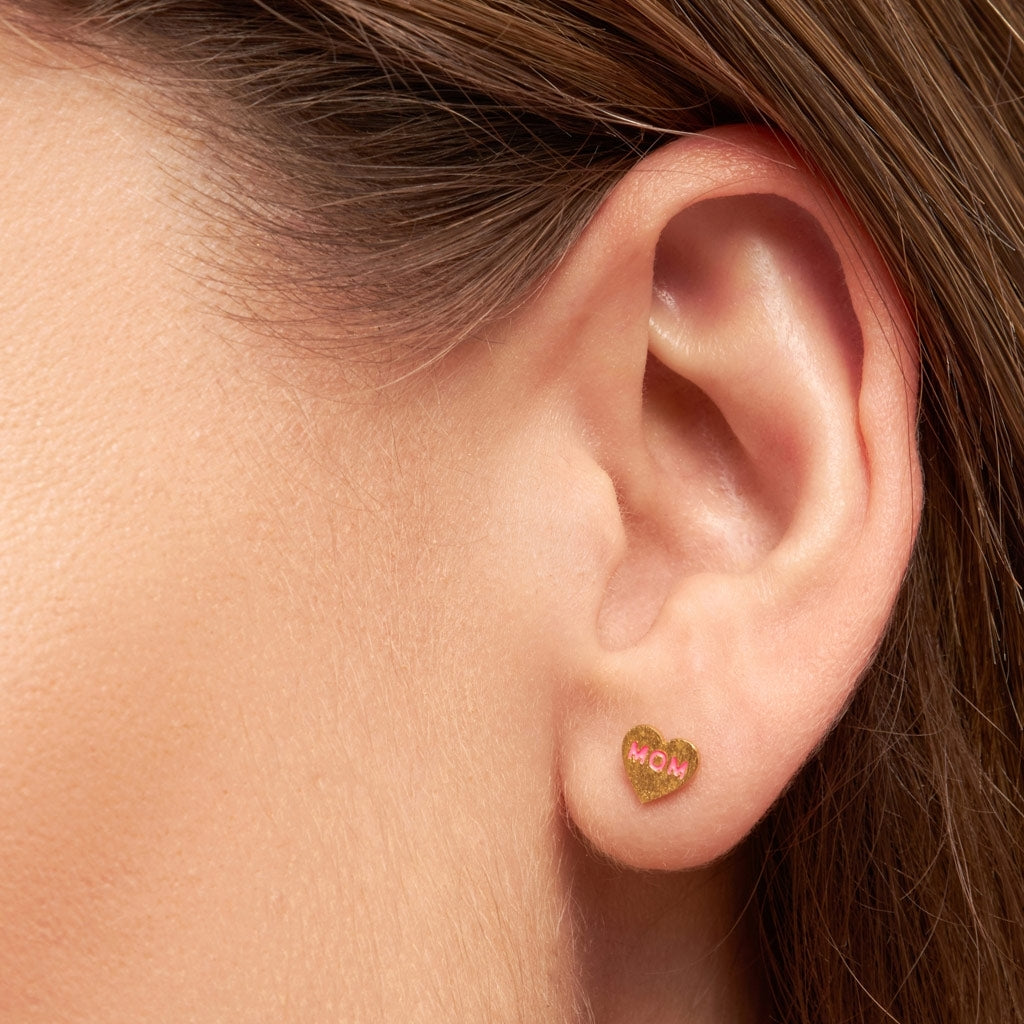 LULU Copenhagen Heart Mom örhÀnge 1 st guldplÀterad Ear stud, 1 pcs Pink