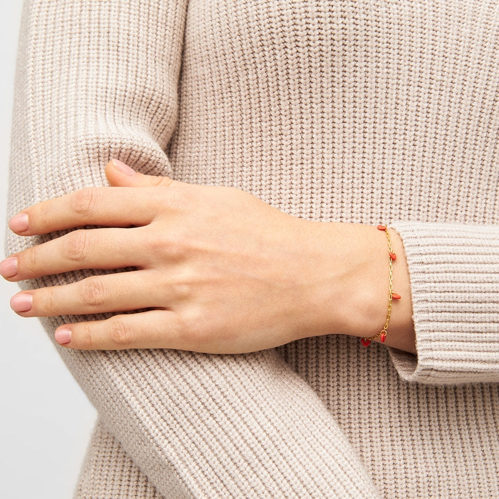 LULU Copenhagen Love U Armband guldplÀterad Bracelets LÀppstift röd