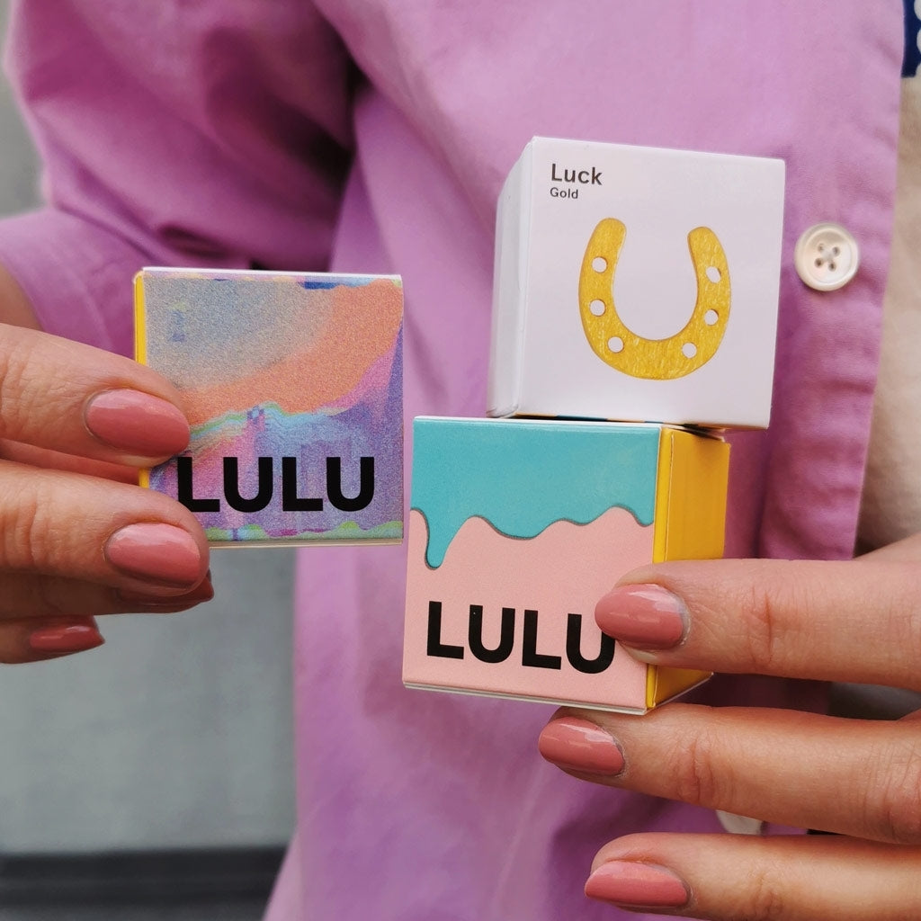 LULU Copenhagen Luck örhänge 1 st Ear stud, 1 pcs Guldpläterad
