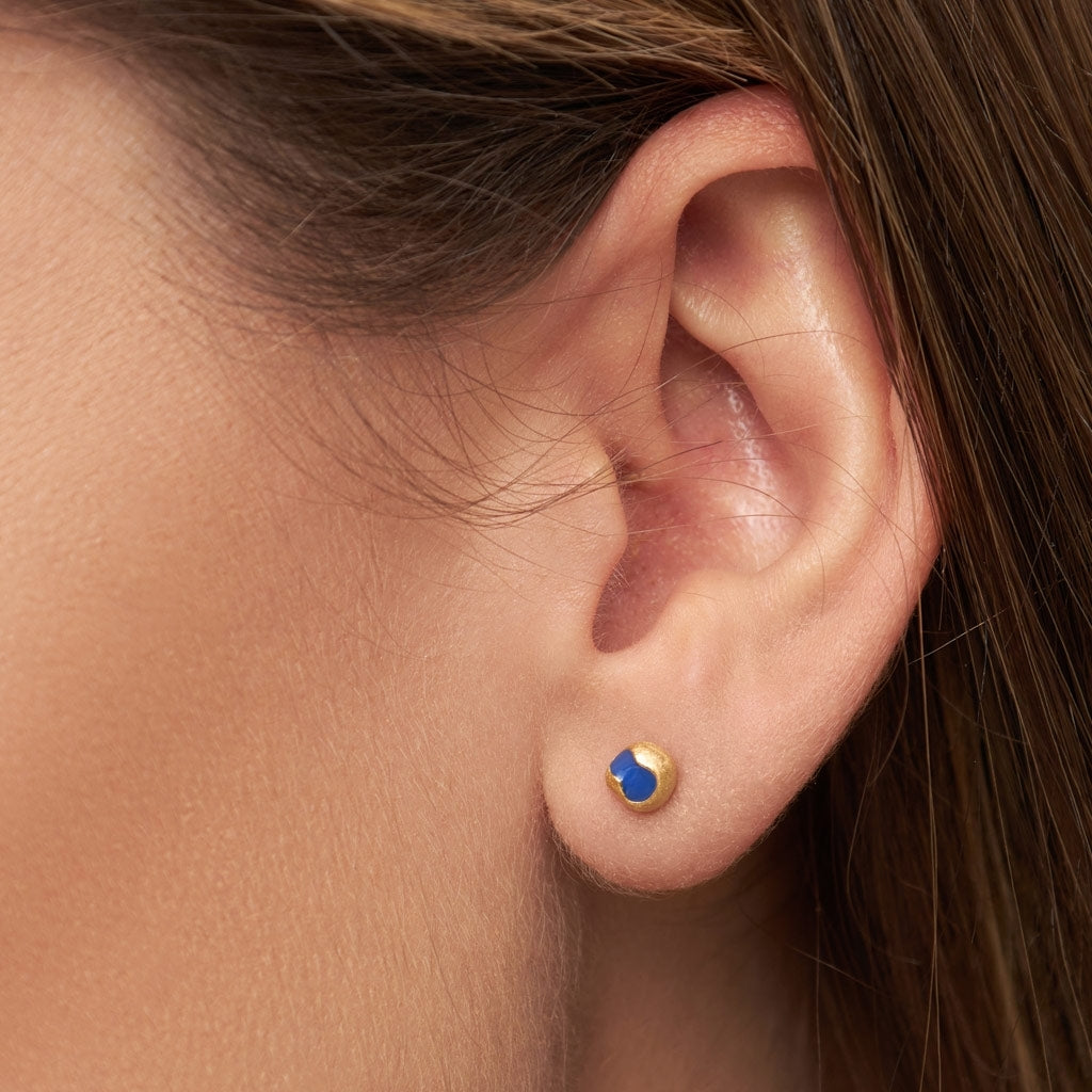 LULU Copenhagen Magic Stone örhÀnge 1 st guldplÀterad Ear stud, 1 pcs Dazzling Blue