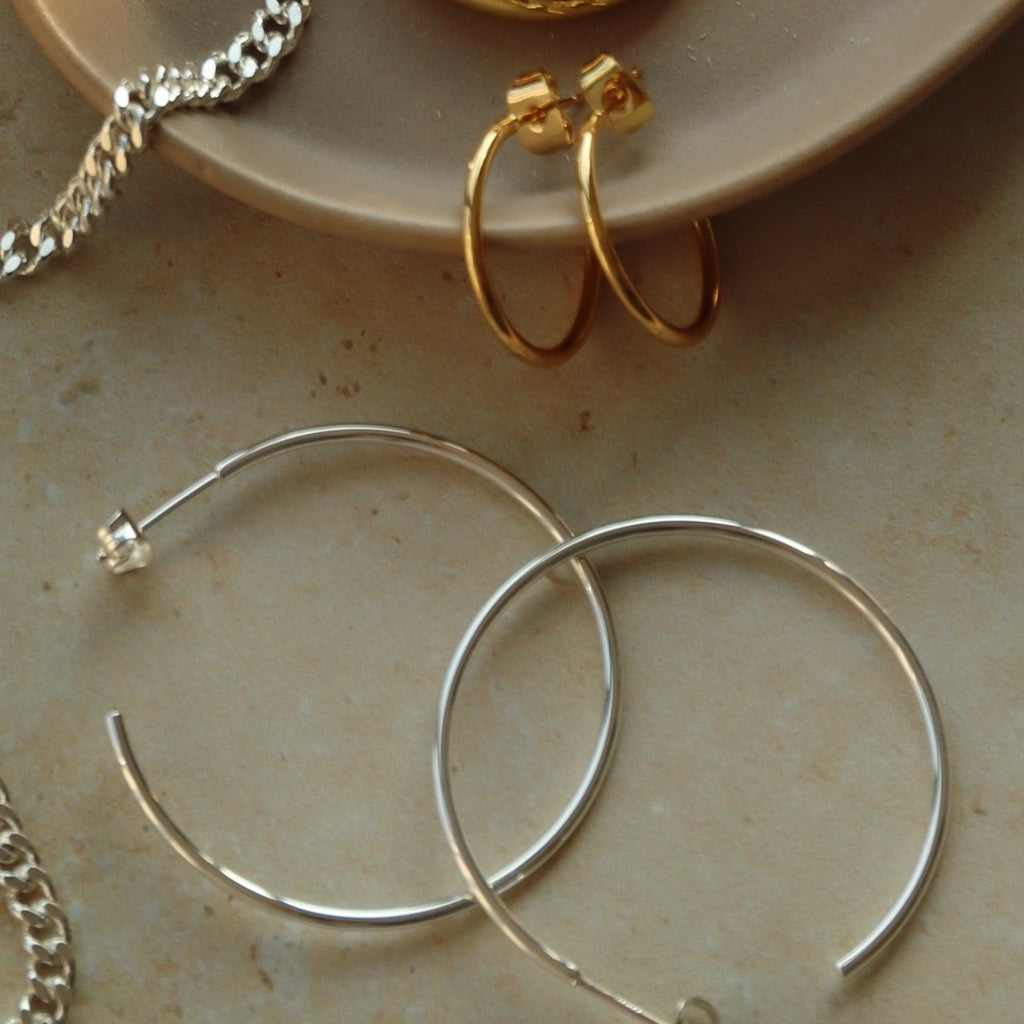 LULU Copenhagen Non Hoops Large par skinande Hoops Silver Plated