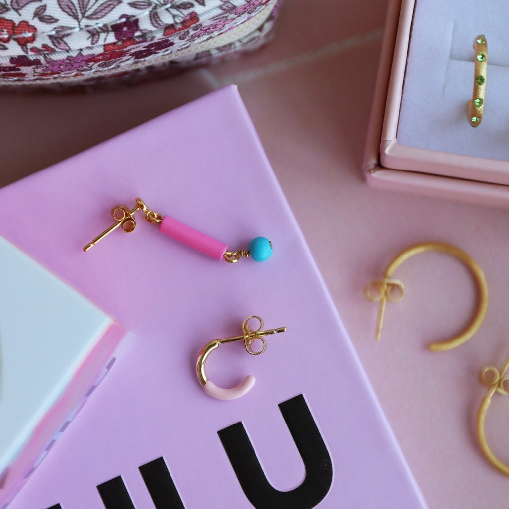 LULU Copenhagen Topping Short Pipe örhÀnge 1 st Ear stud, 1 pcs Pink