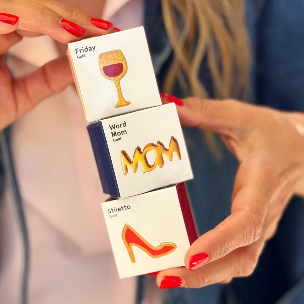 LULU Copenhagen Word Mom örhänge 1 st Ear stud, 1 pcs Guldpläterad
