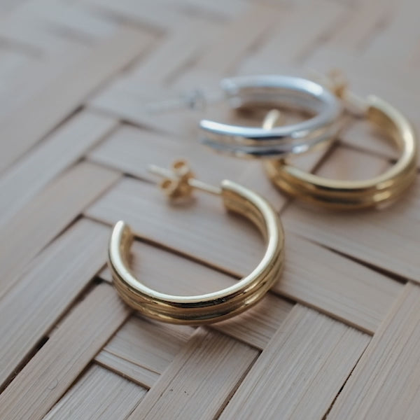LULU Copenhagen 2for1 Medium Hoops par Hoops Guldpläterad