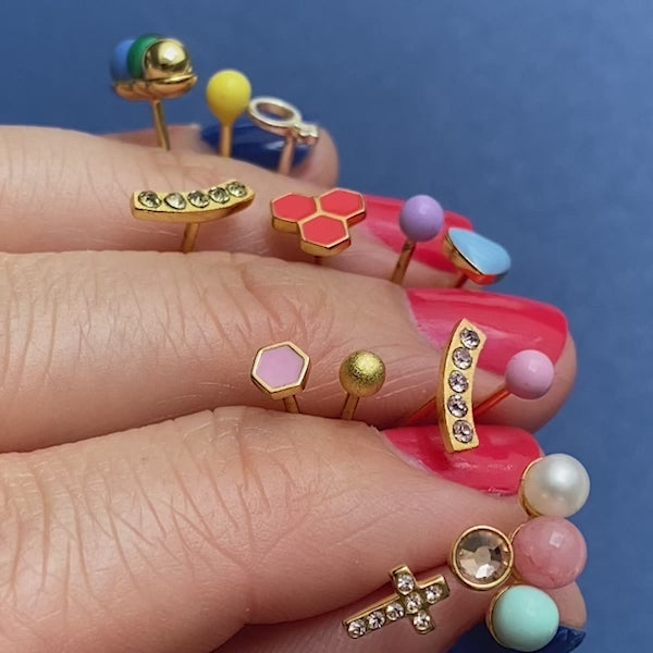 LULU Copenhagen Cross Crystal örhÀnge 1 st guldplÀterad Ear stud, 1 pcs Rosa - Video preview