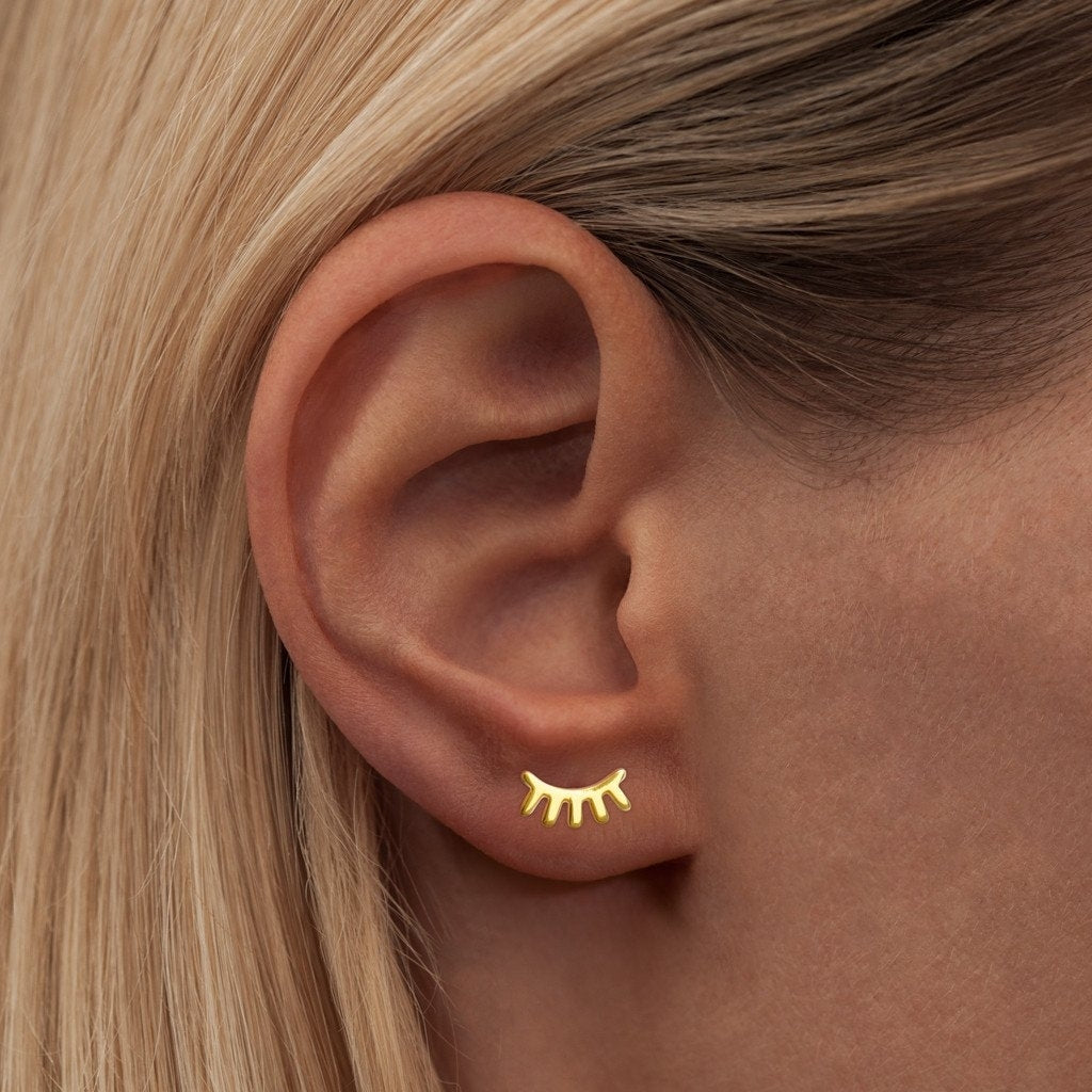 LULU Copenhagen Blink örhänge 1 st glänsande Ear stud, 1 pcs Guldpläterad