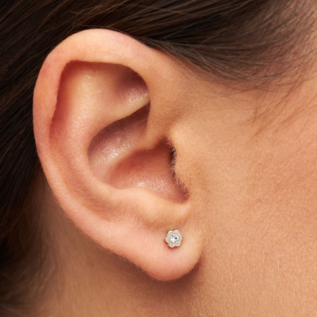 LULU Copenhagen Blomst örhänge 1 st Ear stud, 1 pcs Vit