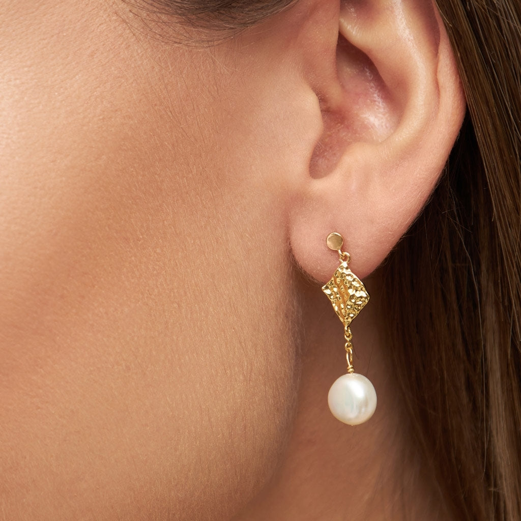 LULU Copenhagen Boheme Pearl örhänge 1 st Ear stud, 1 pcs Guldpläterad