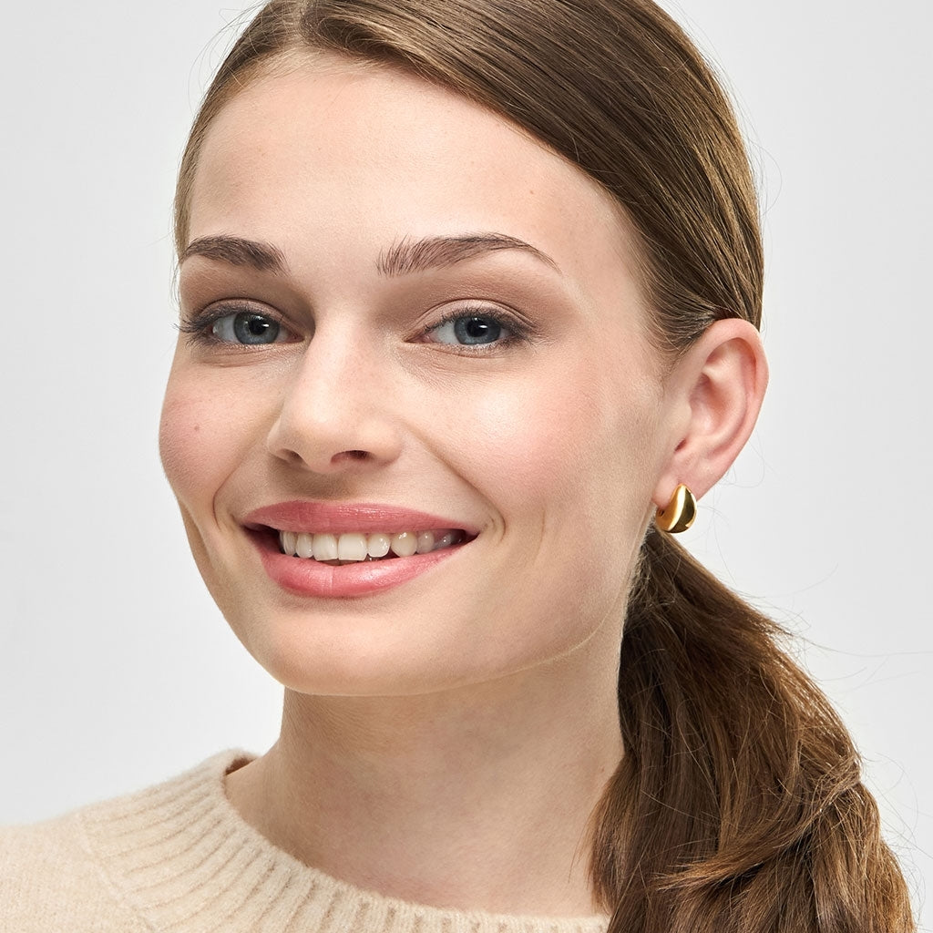 LULU Copenhagen Chunky Drop Hoops par - guldpläterad Hoops Guldpläterad