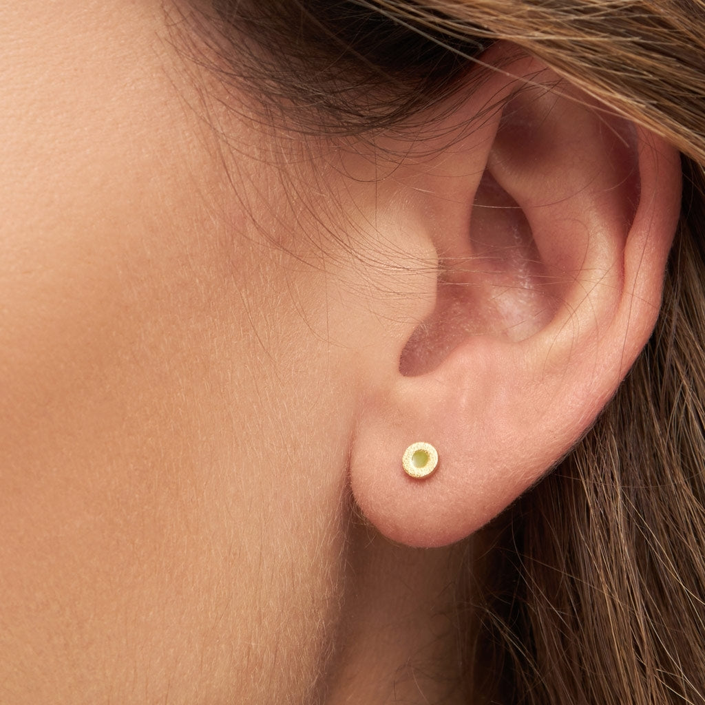 LULU Copenhagen Circle Small örhänge 1 st guldpläterad Ear stud, 1 pcs Willow Green