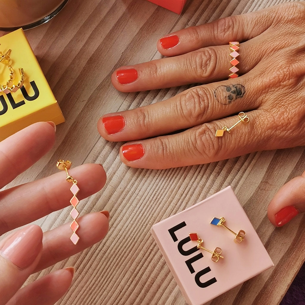LULU Copenhagen Confetti Long örhänge 1 st guldpläterad Ear stud, 1 pcs Orange Coral - Light Pink