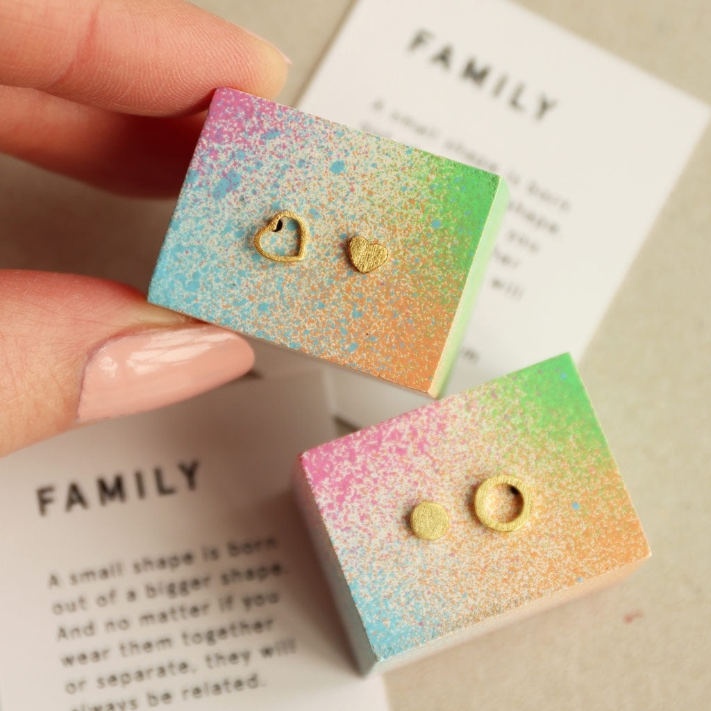 LULU Copenhagen Family Love Örhängen par borstad Earrings, pairs Guldpläterad