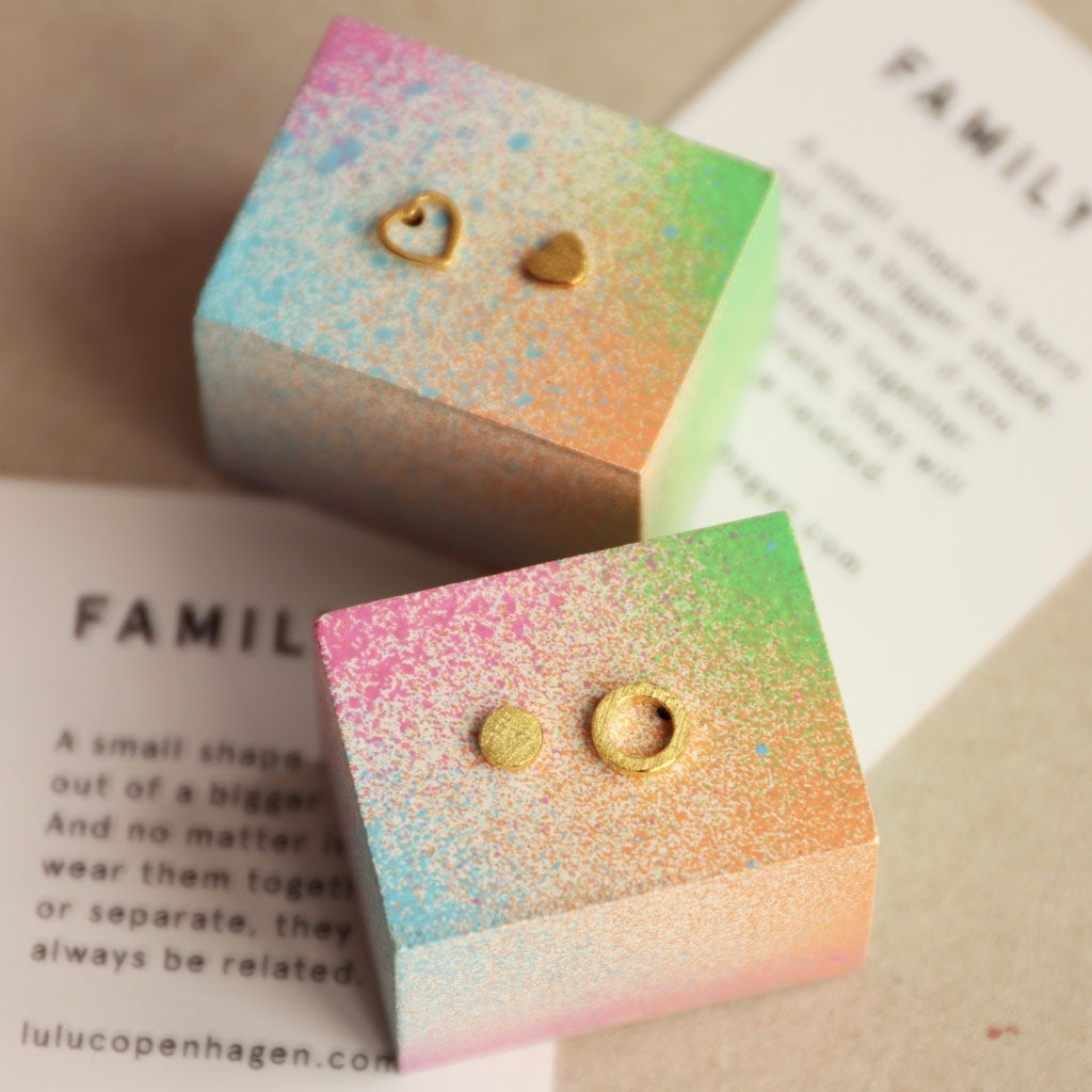 LULU Copenhagen Family Round Örhängen par borstad Earrings, pairs Guldpläterad