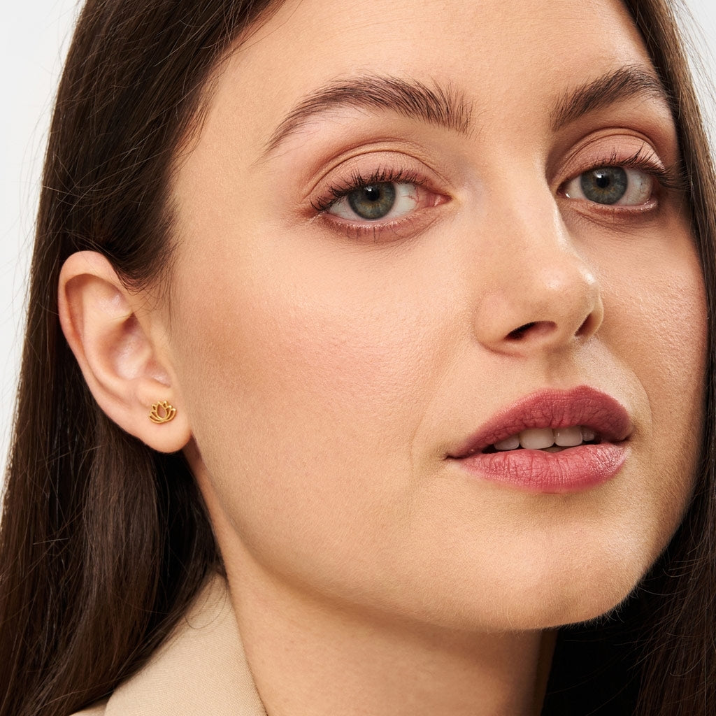 LULU Copenhagen Lotus örhänge 1 st Ear stud, 1 pcs Guldpläterad
