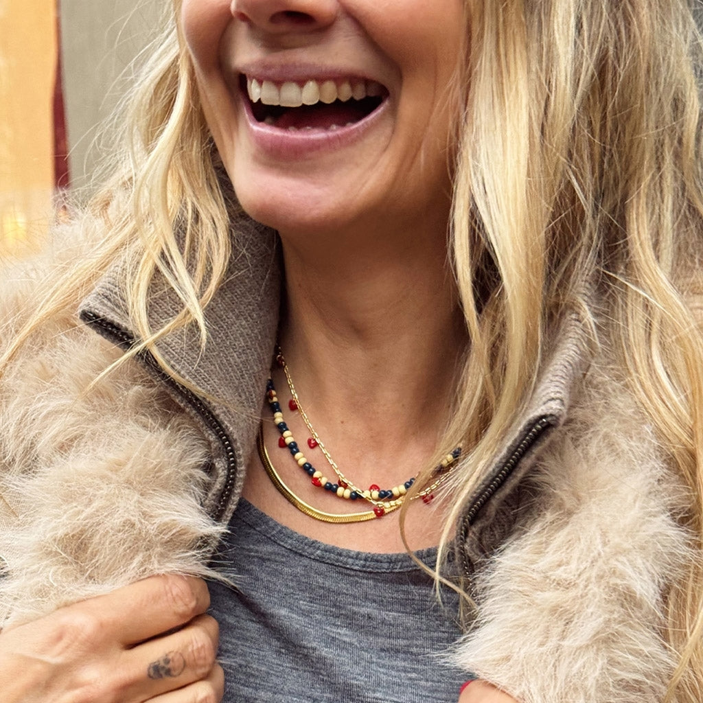 LULU Copenhagen Love U Halsband guldpläterad Necklaces Passion Red