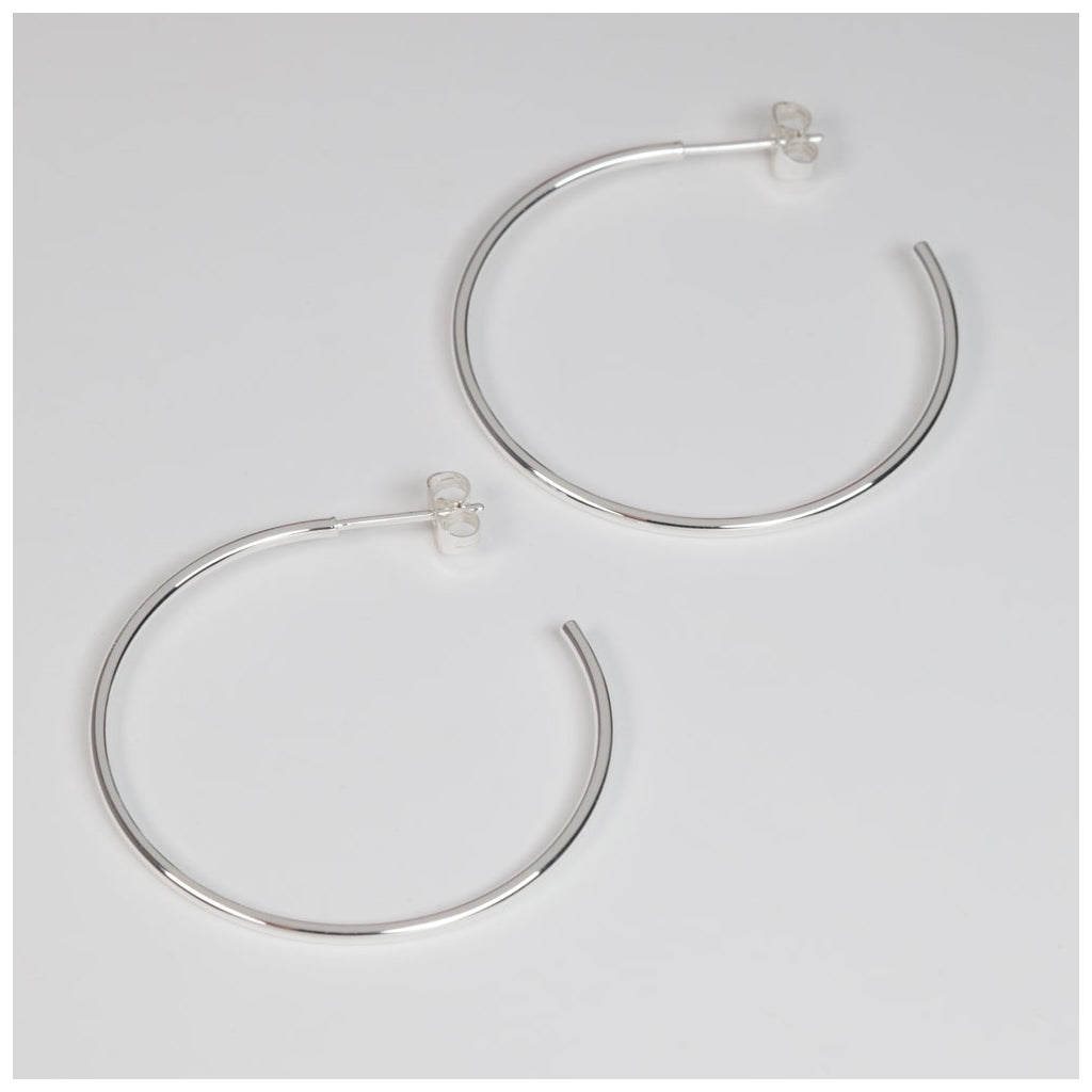 LULU Copenhagen Non Hoops Large par skinande Hoops Silver Plated