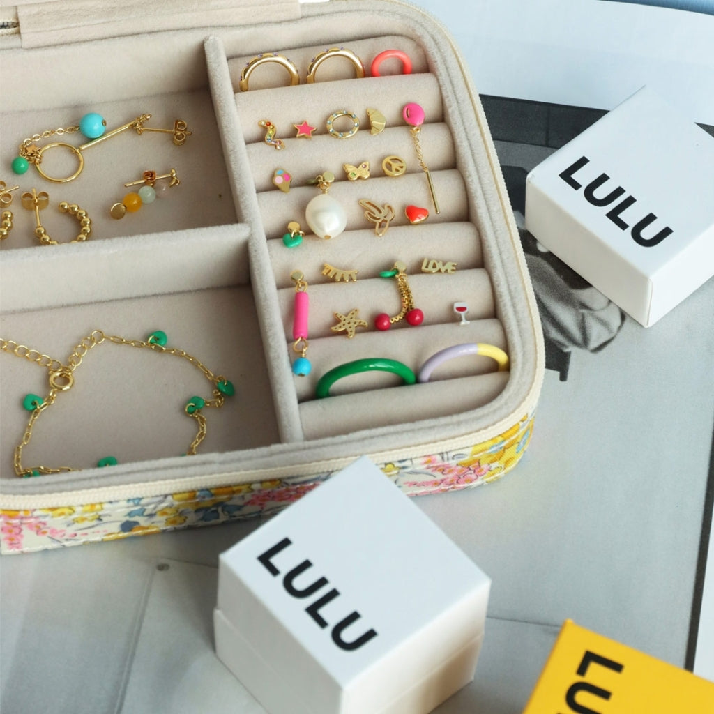 LULU Copenhagen Snaky örhänge 1 st guldpläterad Ear stud, 1 pcs Vit