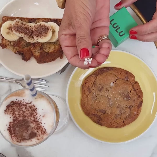 LULU Copenhagen Bouquet Green Yellow örhänge 1 st Ear stud, 1 pcs Guldpläterad - Video preview