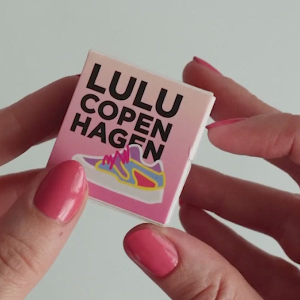 LULU Copenhagen Sneaker One örhänge 1 st Ear stud, 1 pcs Guldpläterad - Video preview