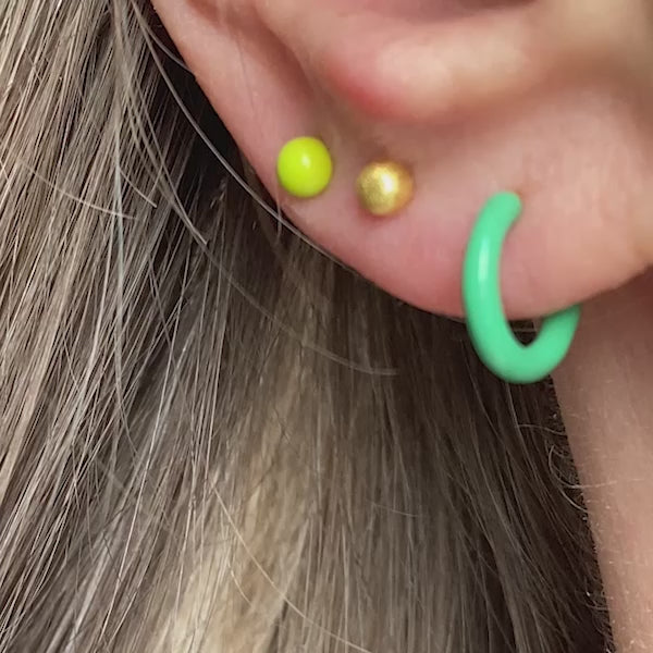 LULU Copenhagen Color Hoop Half Dip 1 st guldpläterad Hoops Lila - Video preview
