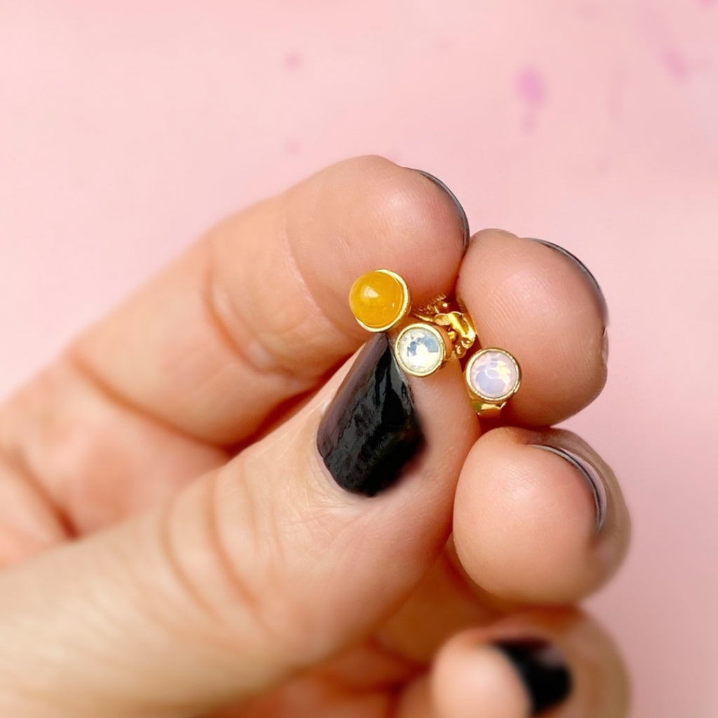 LULU Copenhagen Bling örhänge 1 st guldpläterad Ear stud, 1 pcs Vit Opal